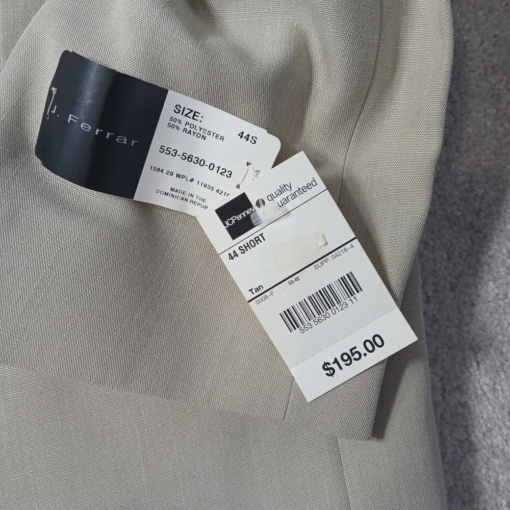 J. Ferrar Tan Suit 2 Piece Set 44S Jacket 2-button Ventless 44x32 Pants NWTS